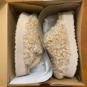 UGG Women's Fluffy Cream Slippers